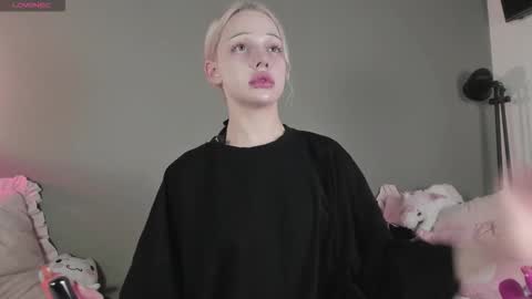 Mary online show from January 9, 1:59 pm