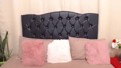 Snapshot of nicolechanell271 chatting on January 23, 12:25 am Nicole Chanel online show from January 23, 12:25 am