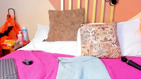 N i c o l e  online show from October 25, 9:32 pm