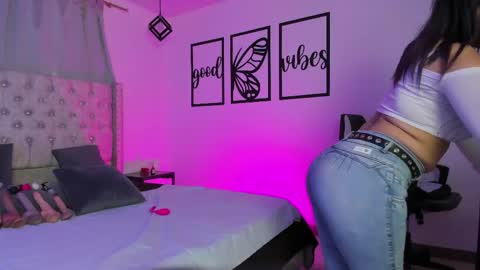 nicolee millerr online show from April 13, 12:28 pm