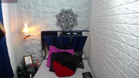 Snapshot of nicolee_millerr chatting on March 7, 12:12 pm nicolee millerr online show from March 7, 12:12 pm