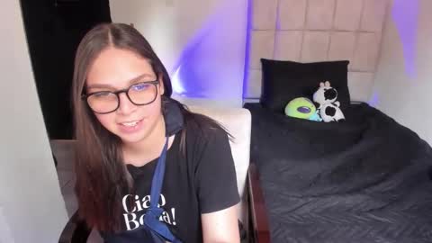 Nicol independent model online show from March 2, 5:08 pm