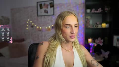 nicolette__shea_ online show from March 6, 2:51 pm