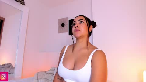 Nicole online show from January 8, 1:15 pm