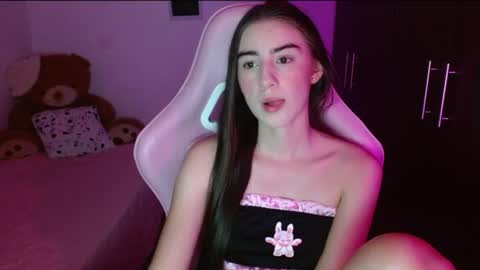 nicoll_28 online show from July 15, 3:44 am