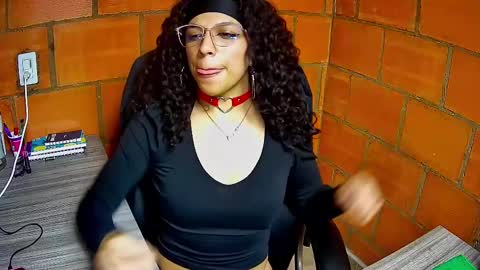 Nicoll Williams online show from February 27, 8:31 pm