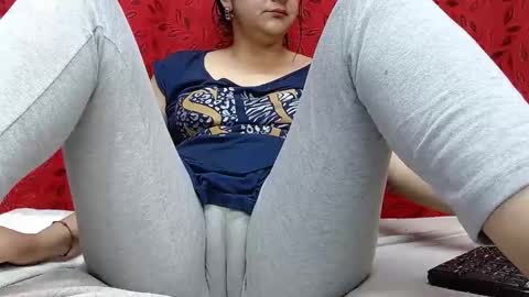 NICOLLE online show from November 21, 9:50 pm