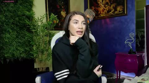 Nicolle online show from November 19, 1:55 pm