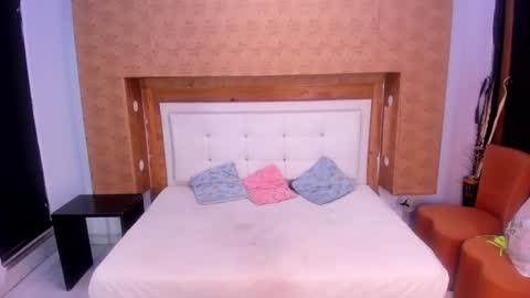 nicolysofi online show from December 26, 10:59 am