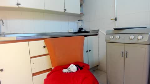 nicolysofi online show from December 8, 11:35 am