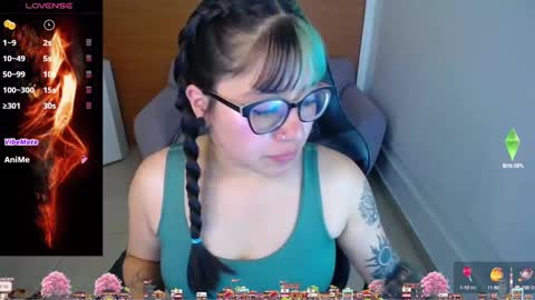 Snapshot of nicte_t chatting on October 4, 9:52 pm Nic online show from October 4, 9:52 pm