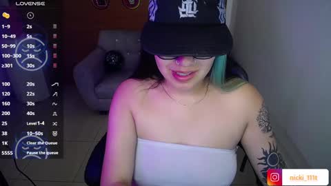 Snapshot of nicte_t chatting on October 15, 9:06 pm Nic online show from October 15, 9:06 pm