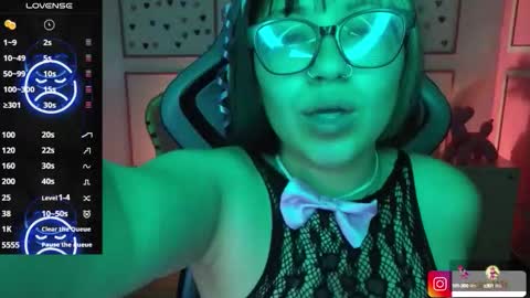 Snapshot of nicte_t chatting on October 16, 9:39 pm Nic online show from October 16, 9:39 pm