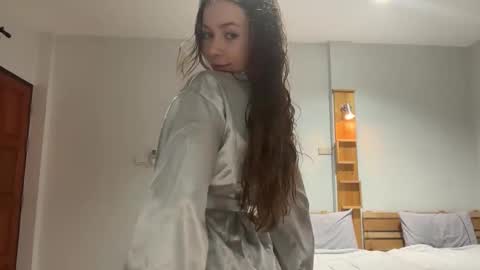 Snapshot of night_jelly chatting on October 27, 7:37 am Aurora online show from October 27, 7:37 am