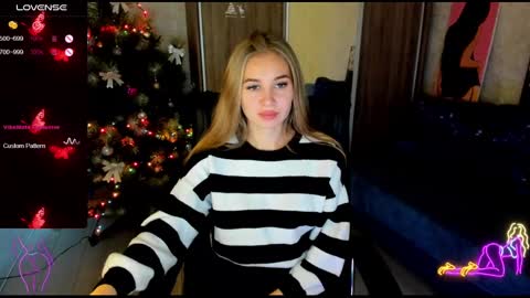 Snapshot of nigo_nika chatting on December 12, 12:33 pm nigo_nika online show from December 12, 12:33 pm