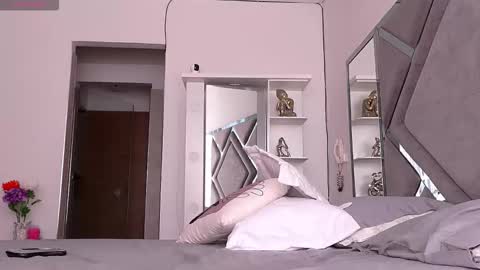 niiaa01 online show from March 19, 3:05 pm