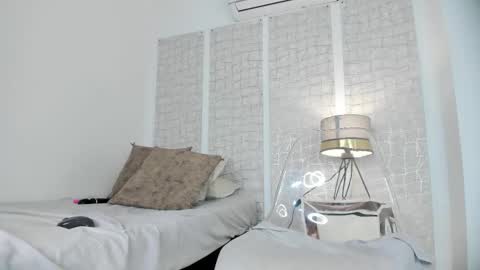 Niicole online show from December 4, 9:48 pm