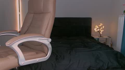 Niinarosee online show from November 15, 9:16 pm