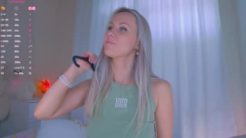Snapshot of nika_bloom chatting on October 10, 8:41 am Nika Bloom online show from October 10, 8:41 am