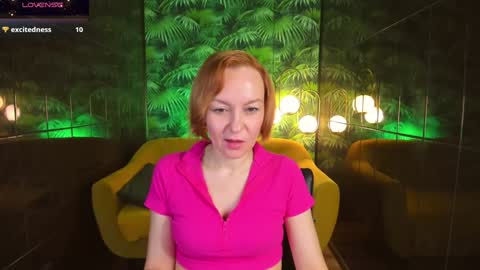 Snapshot of nika_gentle chatting on December 12, 5:52 am Nika online show from December 12, 5:52 am