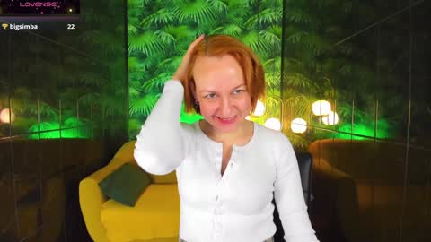 Snapshot of nika_gentle chatting on December 9, 6:02 am Nika online show from December 9, 6:02 am