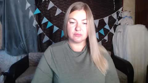 Snapshot of nikaskylink chatting on October 6, 3:45 am Nika online show from October 6, 3:45 am