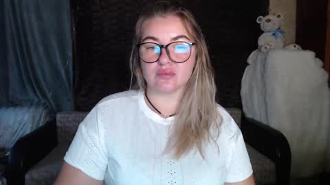 Snapshot of nikaskylink chatting on October 20, 3:53 am Nika online show from October 20, 3:53 am