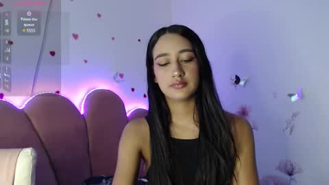 Snapshot of nikibrice chatting on March 12, 7:04 pm online show from March 12, 7:04 pm
