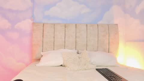    online show from May 4, 2:15 am