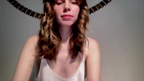 Snapshot of nikki_mi chatting on February 1, 10:15 am Nikki online show from February 1, 10:15 am