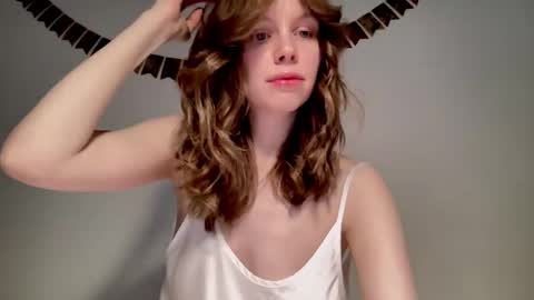 Snapshot of nikki_mi chatting on January 24, 10:11 am Nikki online show from January 24, 10:11 am