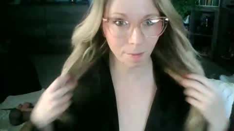 nikkib653466 online show from February 9, 5:59 pm