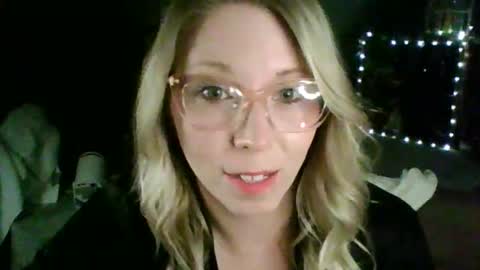 nikkib653466 online show from February 8, 5:11 am