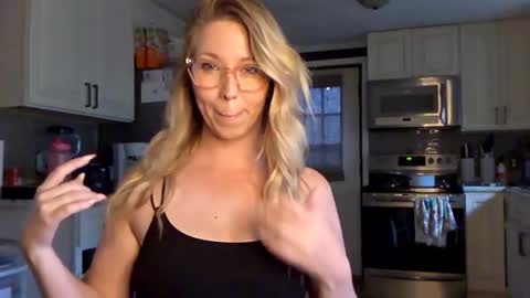 nikkib653466 online show from May 4, 4:55 pm