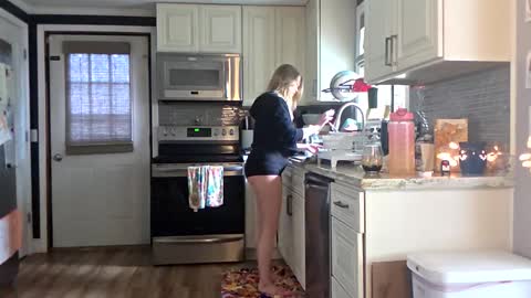 nikkib653466 online show from May 6, 5:39 pm