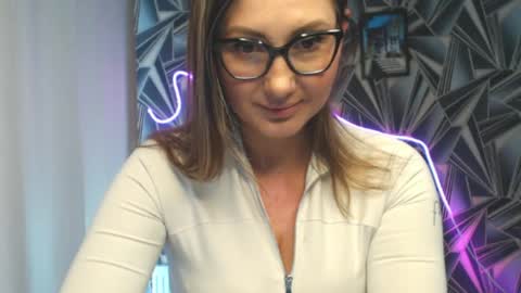 nikkikiss___ online show from May 14, 12:49 am
