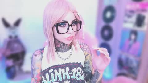 Nikki Ramone   online show from January 6, 5:38 pm