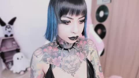 Nikki Ramone   online show from April 29, 10:07 am