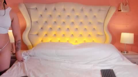 Y E S I online show from March 18, 8:36 pm