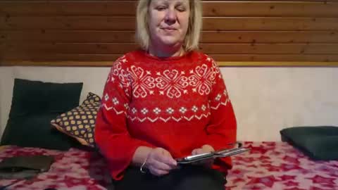 Snapshot of nikole111 chatting on February 15, 10:55 am Nikole1 online show from February 15, 10:55 am