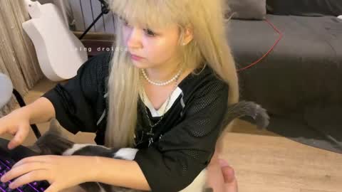 nikoli_naw online show from July 8, 8:00 pm