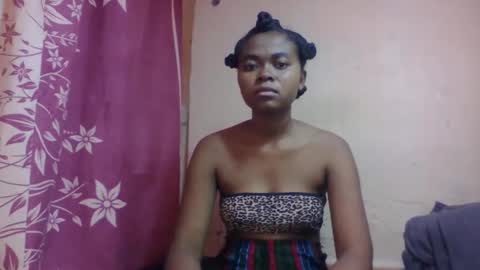 Snapshot of nilahmarie chatting on October 18, 1:25 pm nilah online show from October 18, 1:25 pm