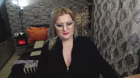 Snapshot of nimphoteasex chatting on January 14, 8:52 am Blonde Nimpho online show from January 14, 8:52 am