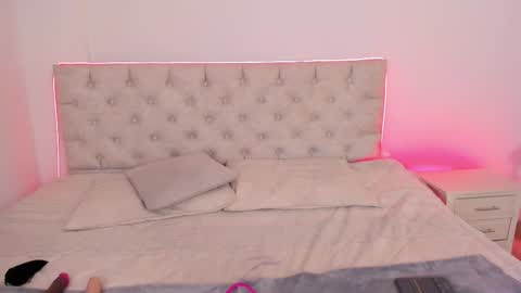 Nina Fox  online show from November 22, 2:09 pm