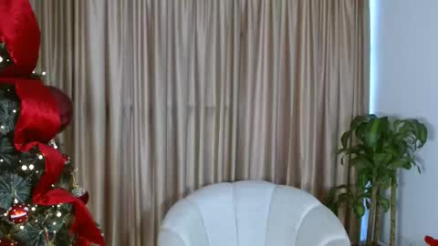 Carolina online show from December 13, 9:43 pm