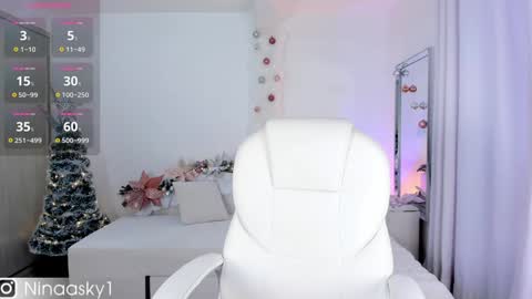 Snapshot of ninaa_sky chatting on December 14, 12:44 pm online show from December 14, 12:44 pm