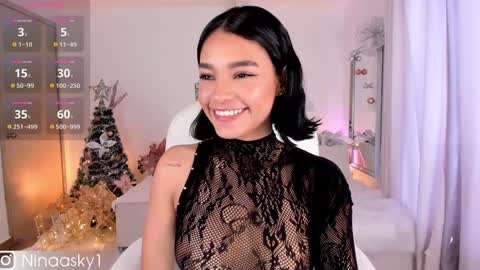 Snapshot of ninaa_sky chatting on December 18, 1:23 pm online show from December 18, 1:23 pm