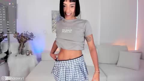 Snapshot of ninaa_sky chatting on March 7, 10:21 pm online show from March 7, 10:21 pm
