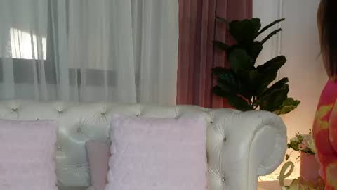 NinaCrystal online show from June 14, 8:36 am