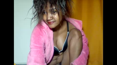 Snapshot of ninah_rise chatting on September 23, 2:21 am ninah_rise online show from September 23, 2:21 am